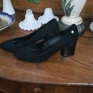Black suede pump